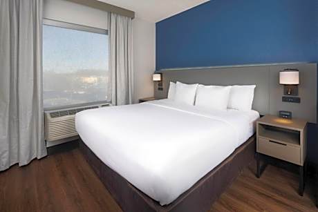 King Suite - Accessible/Non-Smoking
