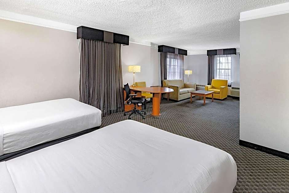 La Quinta Inn & Suites by Wyndham Laredo