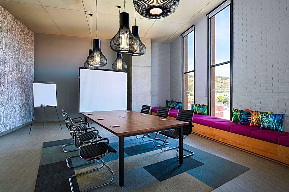 Aloft Guadalajara Sur