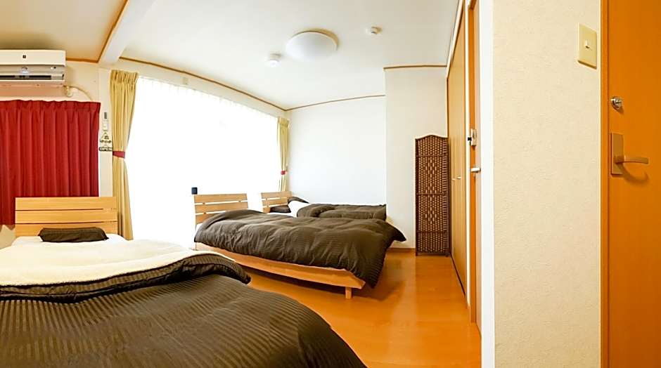 Guesthouse Nishikanazawa Smile and Smile