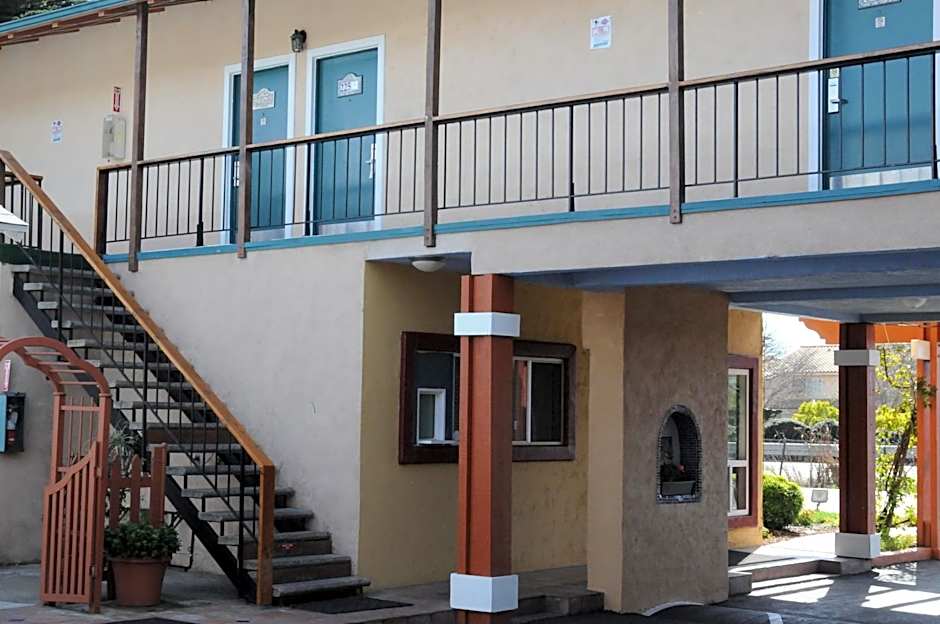 Sandyland Reef Inn