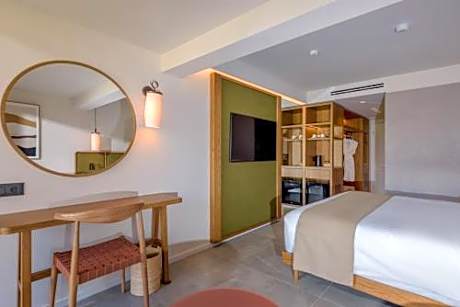 Junior Suite Private Pool Garden View