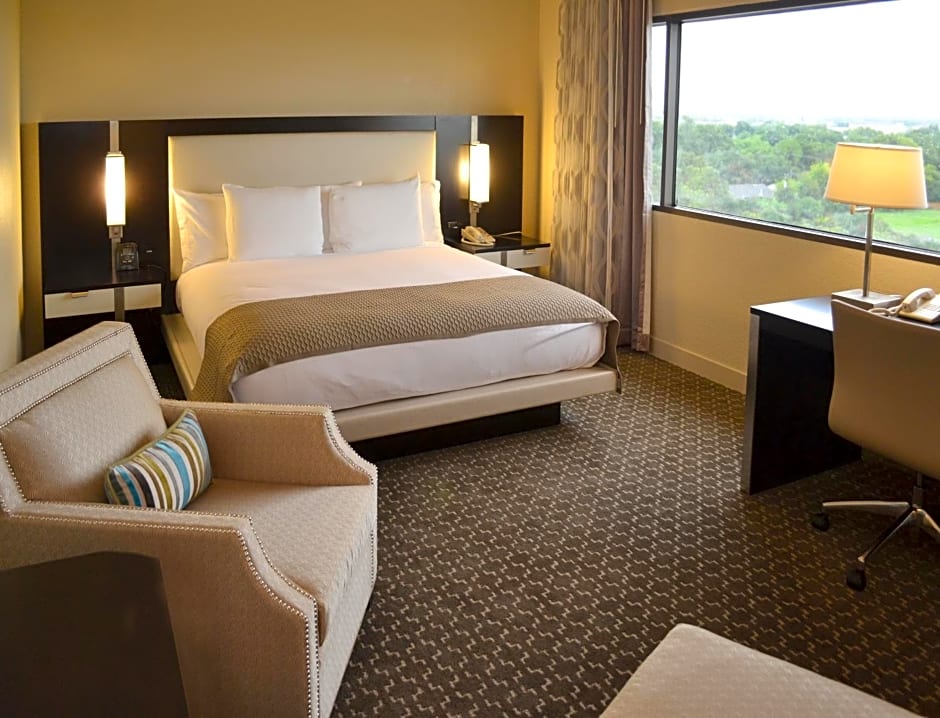 DoubleTree By Hilton Houston Hobby Airport