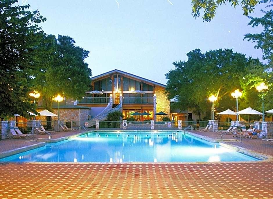 Inn Of The Hills Hotel And Conference Center