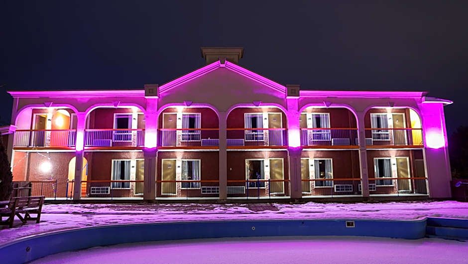 Photo 1 of 40 of Motel Classique