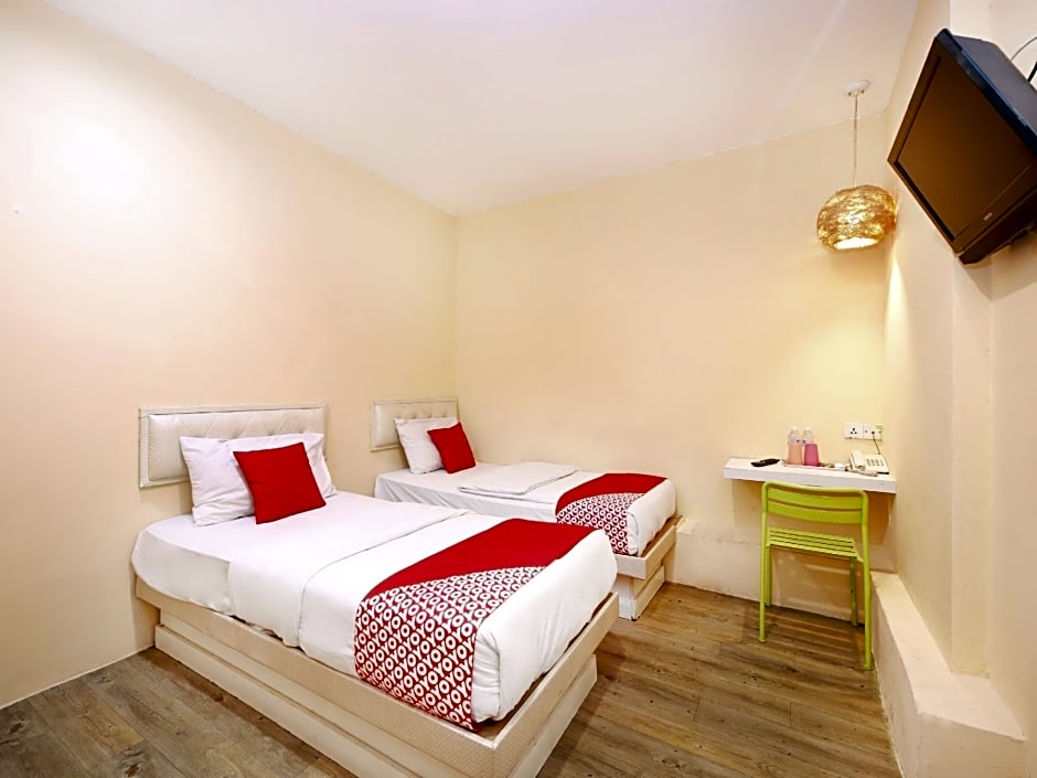 OYO 479 the green hotel