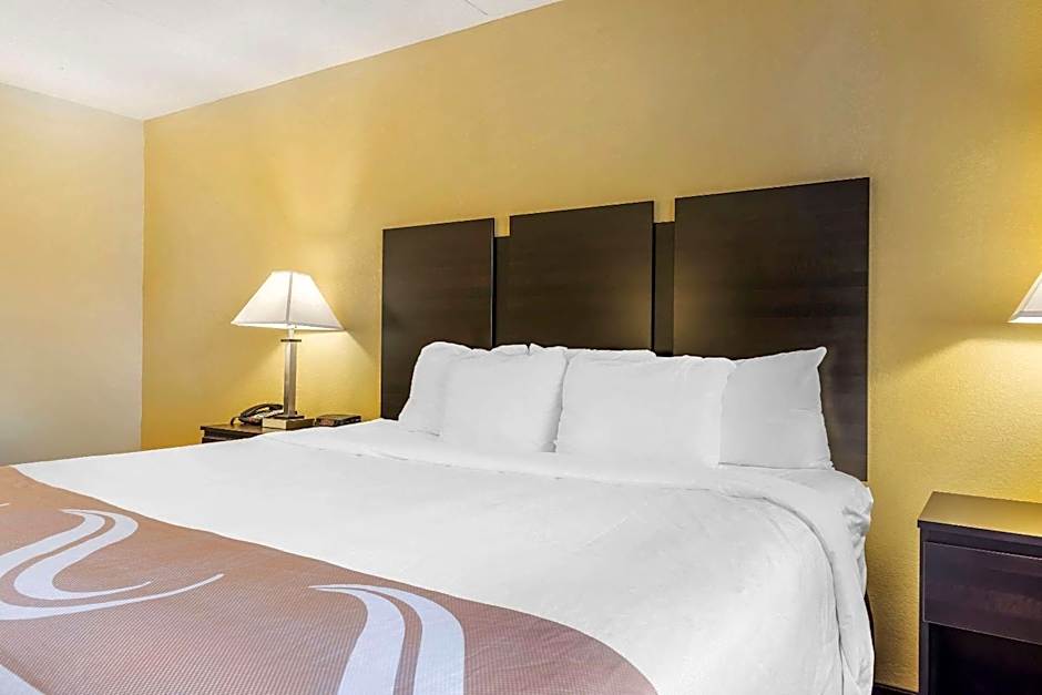 Quality Inn & Suites Pittsburgh Harmarville