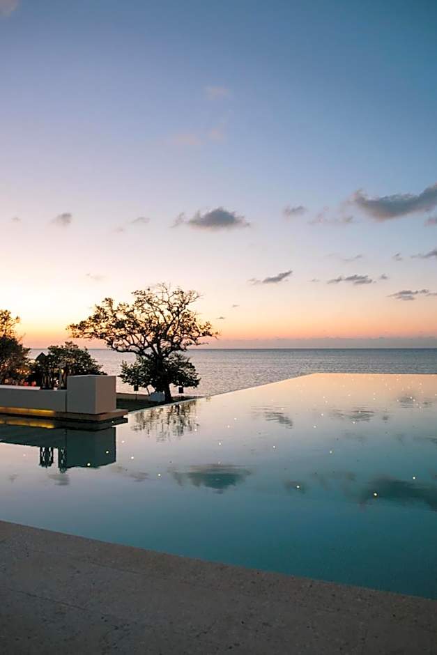 Las Verandas Hotel & Villas