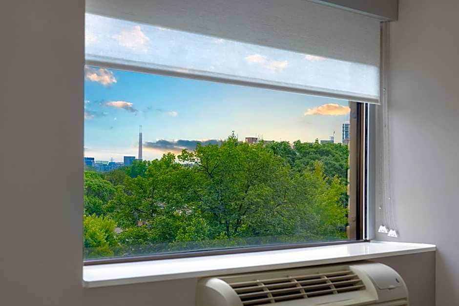 Hampton Inn & Suites by Hilton Toronto Downtown