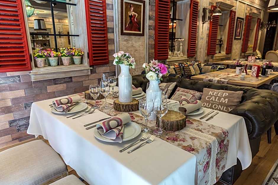 Cosmopolitan Hotel & Wellness