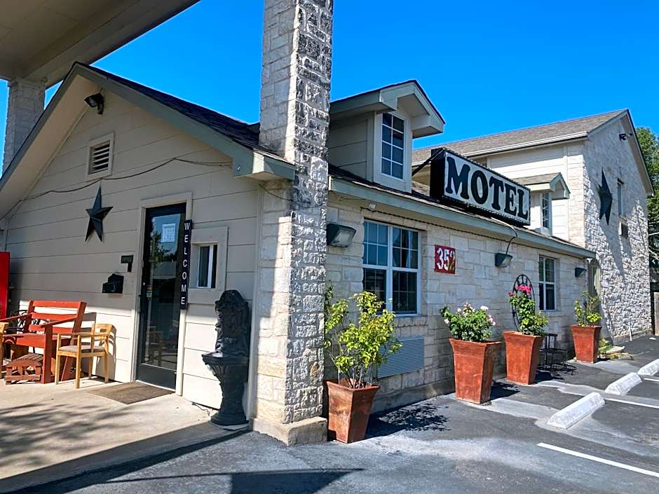 Cedar Creek Inn