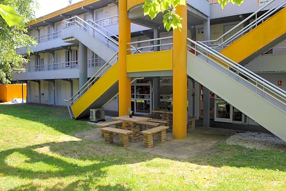 Premiere Classe Saint Quentin En Yvelines - Elancourt