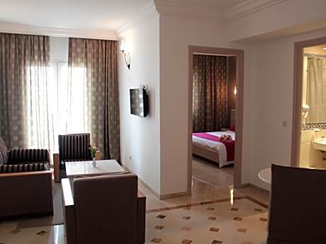 Family Room for 2 Adults and 2 Children