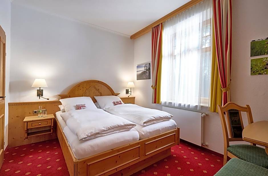 Hotel Alpenhof - ruhige Wohlfühloase zwischen München, dem Fünf-Seenland und den Bergen, in S-Bahnnähe