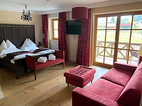 Superior Suite "Red"