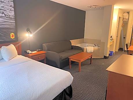 King Suite - Non-Smoking