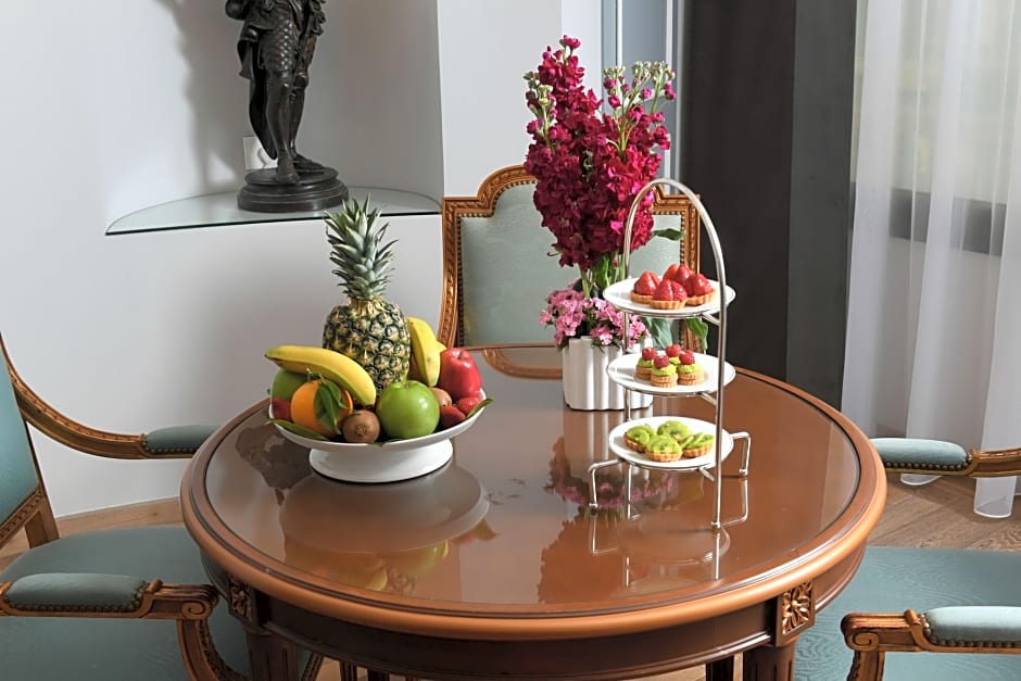 Le Bristol Hotel