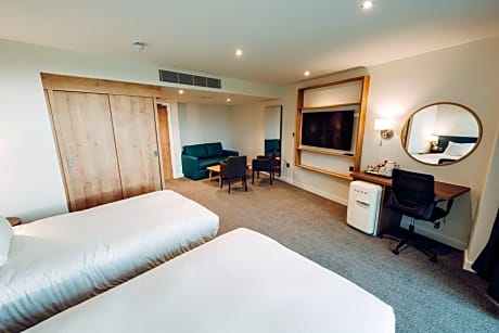 Deluxe Twin Room with Balcony and Pitch View