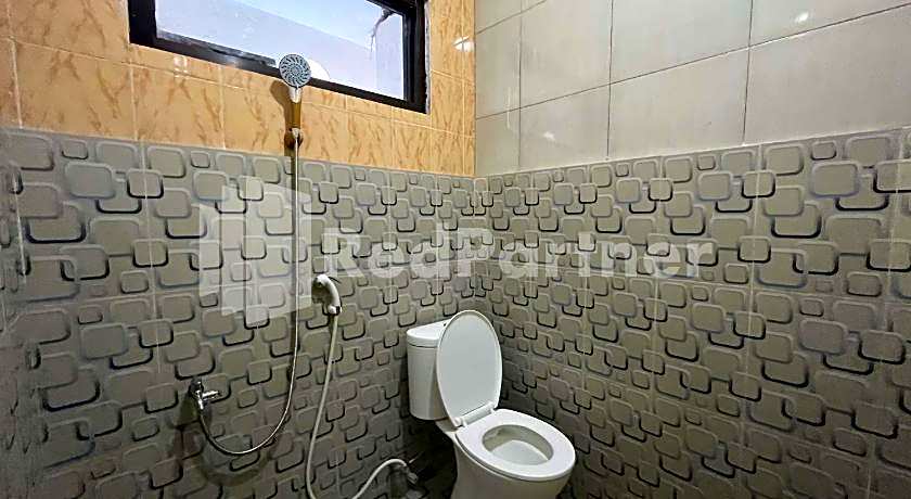 Hotel Dewi near GOR Merdeka Jombang Mitra RedDoorz