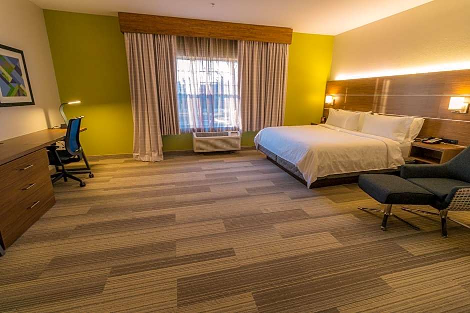 Holiday Inn Express & Suites Manassas By IHG