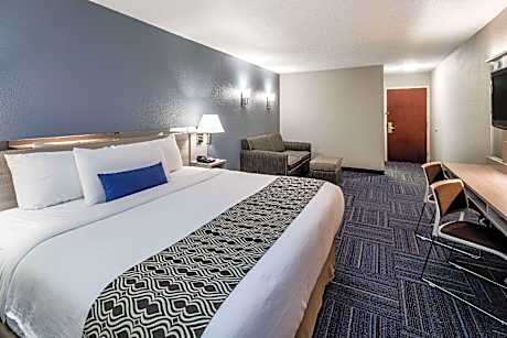 1 King Bed Non-Smoking