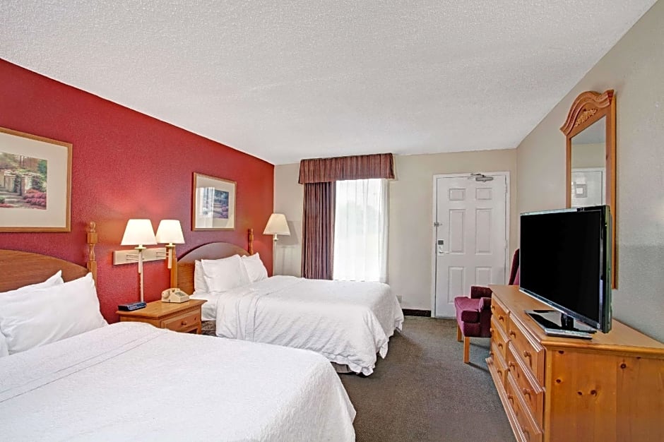 Days Inn & Suites by Wyndham Collierville Germantown Area