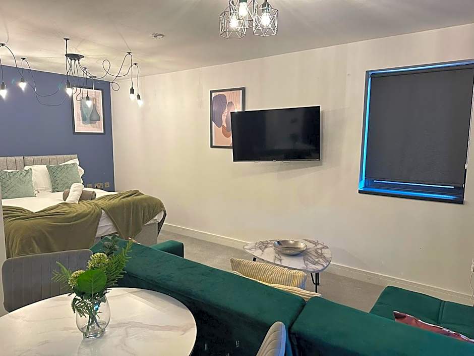 Adam Court Apartments - PE1 - Contractor Friendly - Choice of Studios or 1 Bed Apartments - Free Parking - Sofa Beds - Sky TV - Full Kitchen - Washer Dryer - WiFi