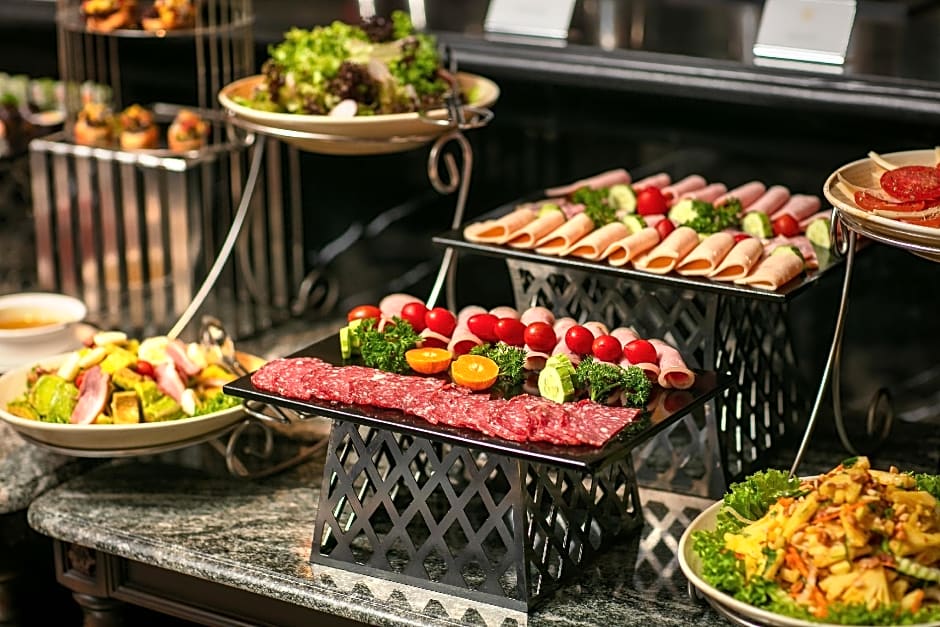 La Mejor Hotel & Sky Bar