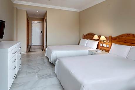 Superior Twin Room with Frontal Sea View