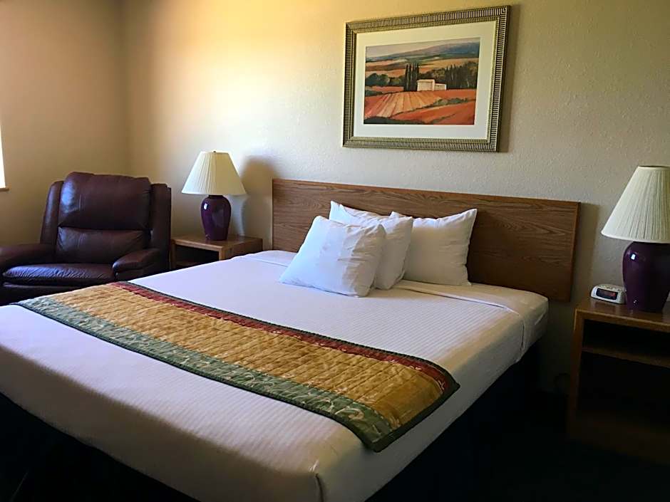 Cassville Four Seasons Inn & Suites