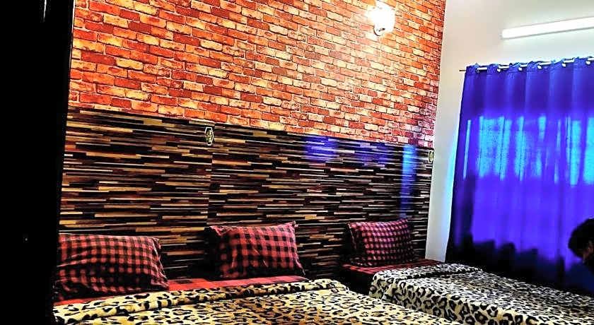 Couples Friendly Guest House