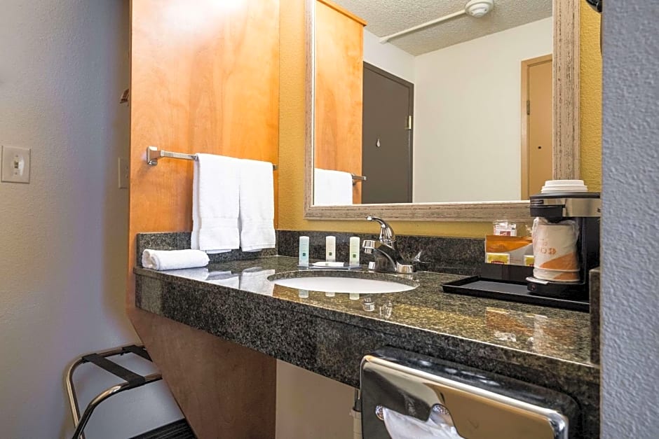 Quality Inn & Suites Silverdale Bangor-Keyport