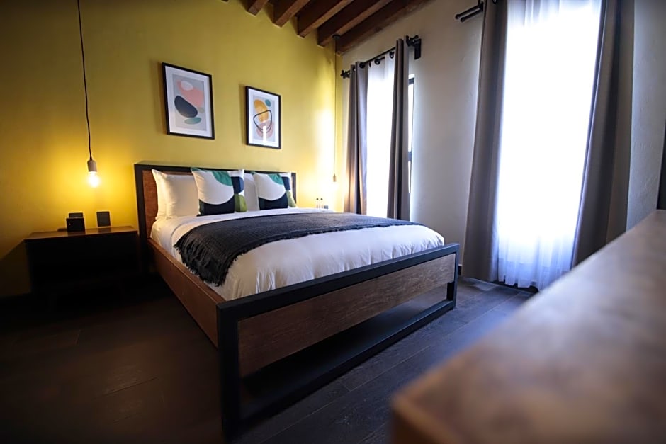 Antigua Trece Hotel Fusión