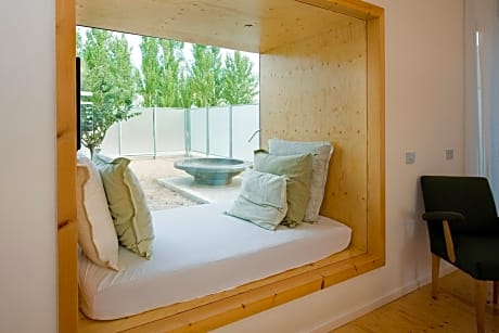 Suite With Private Patio and outdoor bathtub