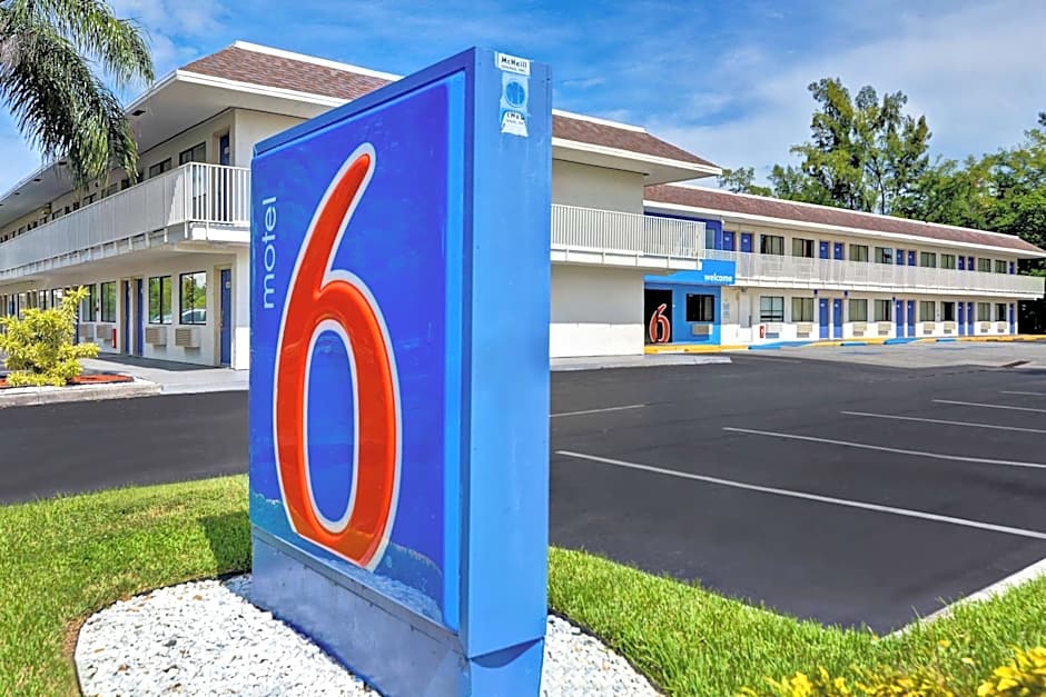 Photo 1 of 47 of Motel 6 Dania Beach