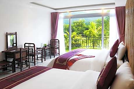 Deluxe Family Room with Mountain and Valley View