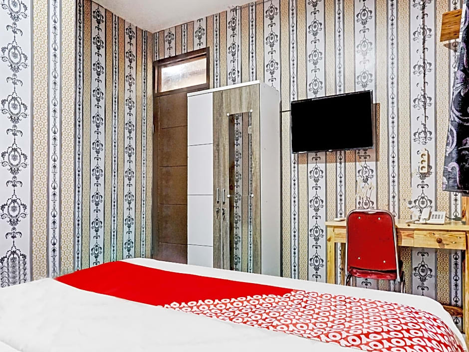 OYO 90469 Benhil Karet Tengsin