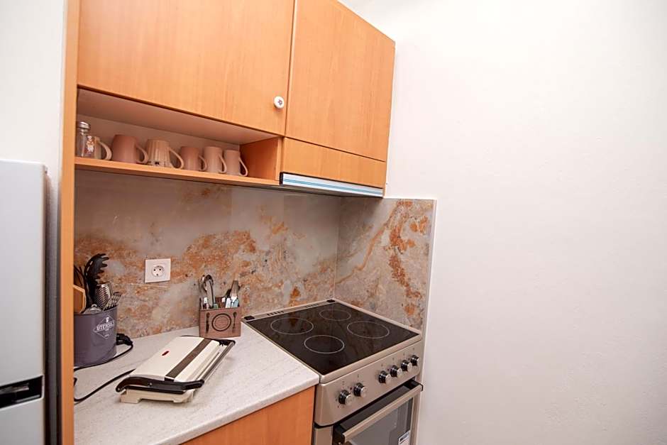 Tsaner Apartment and Rooms