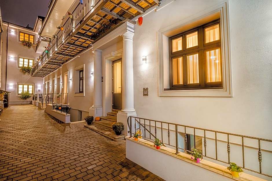 CASA CHITIC - HOTEL & RESTAURANT- Str Nicolae Balcescu 13