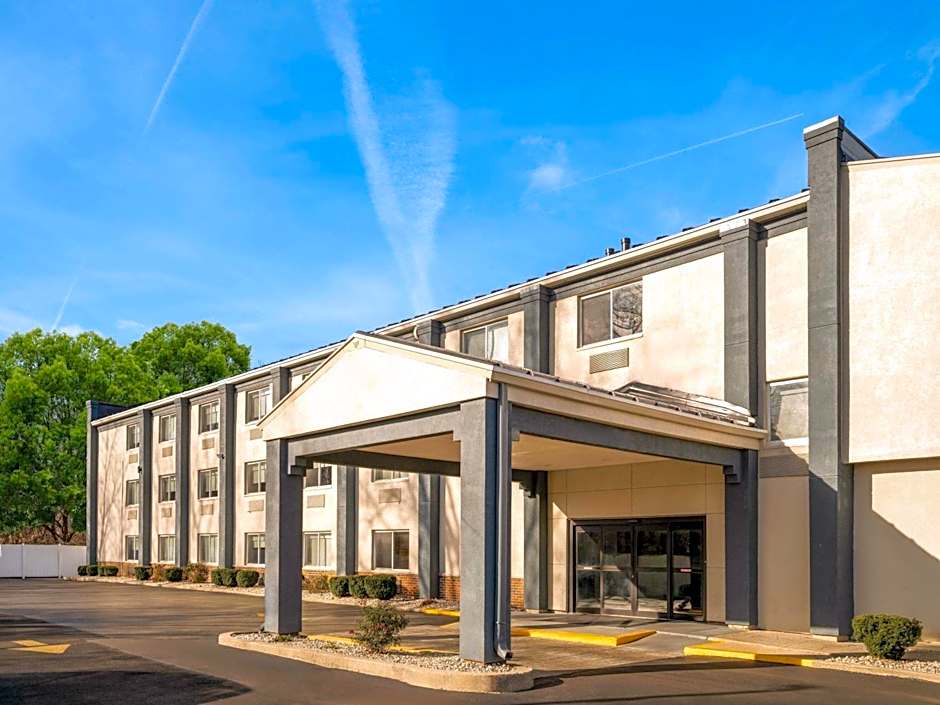 AmericInn by Wyndham Woodstock IL