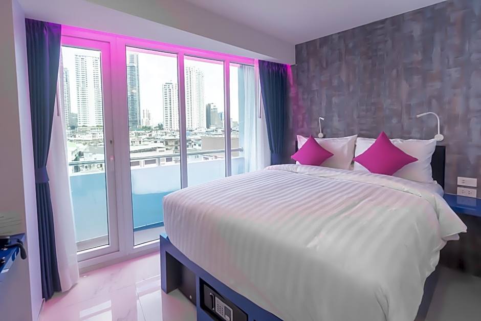 Spark Hotel - MRT Queen Sirikit