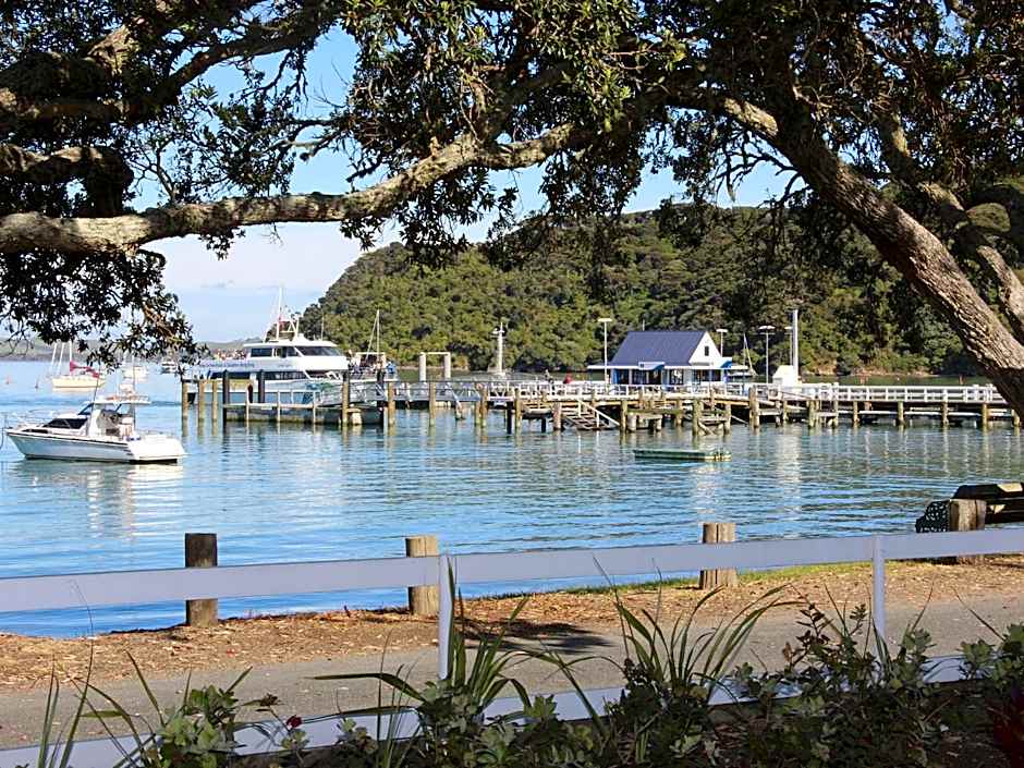Hananui Lodge and Apartments