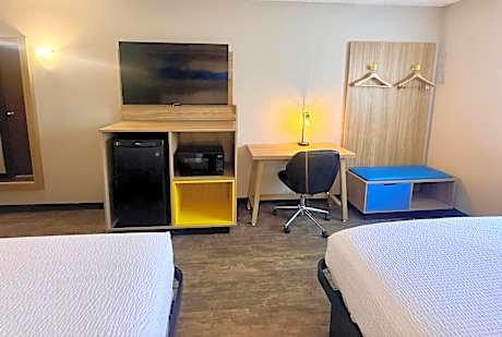 Queen Room with Two Queen Beds/Third Floor, No Elevator, Non-Smoking