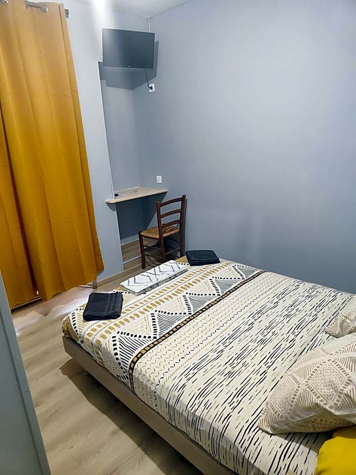 HOTEL DE LA GARE " Chez Hervé et Manu "