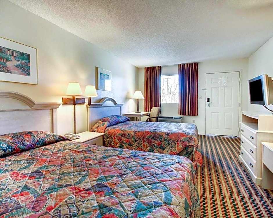 Econo Lodge Pearl