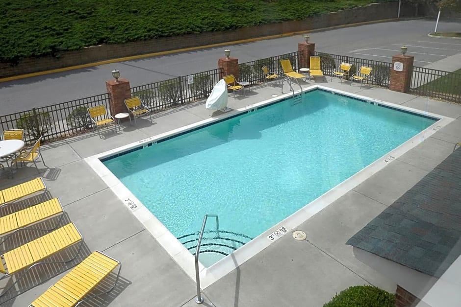 Fairfield Inn & Suites Roanoke Hollins/I-81
