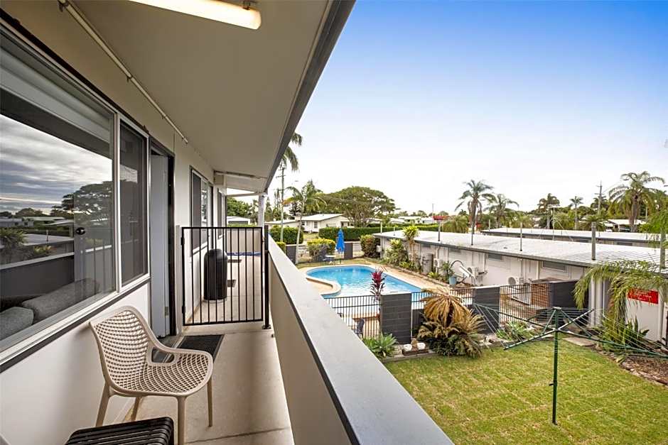 Nightcap at Queens Beach Hotel