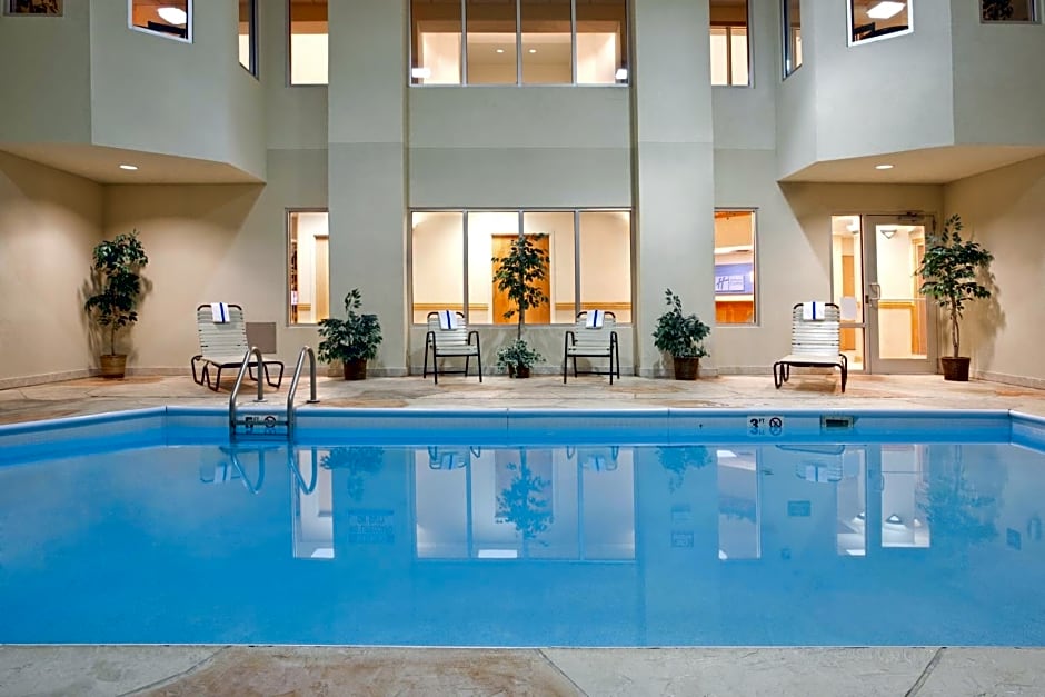 Holiday Inn Express Hotel & Suites Grove City By IHG