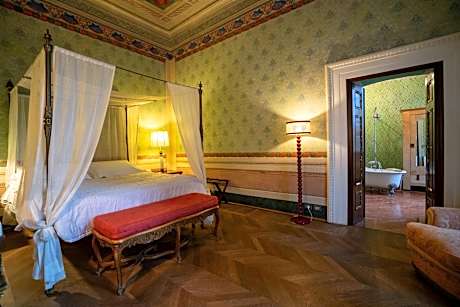 Deluxe King Suite