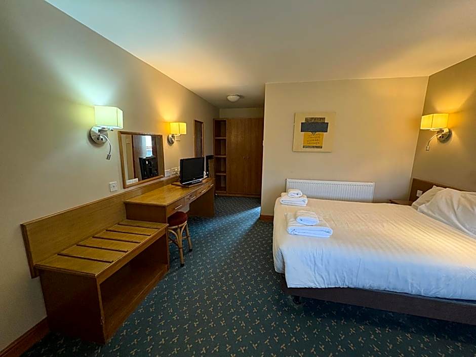 Tollgate Hotel & Leisure